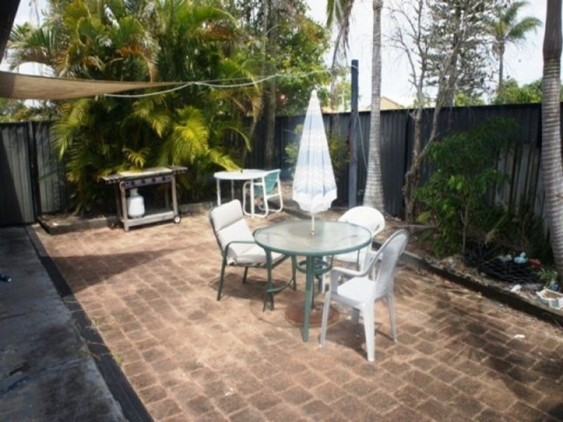 1 /217 Central Street, Labrador QLD 4215