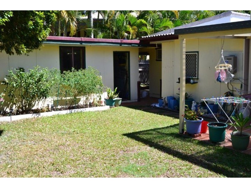 32 Lind Avenue, Southport QLD 4215