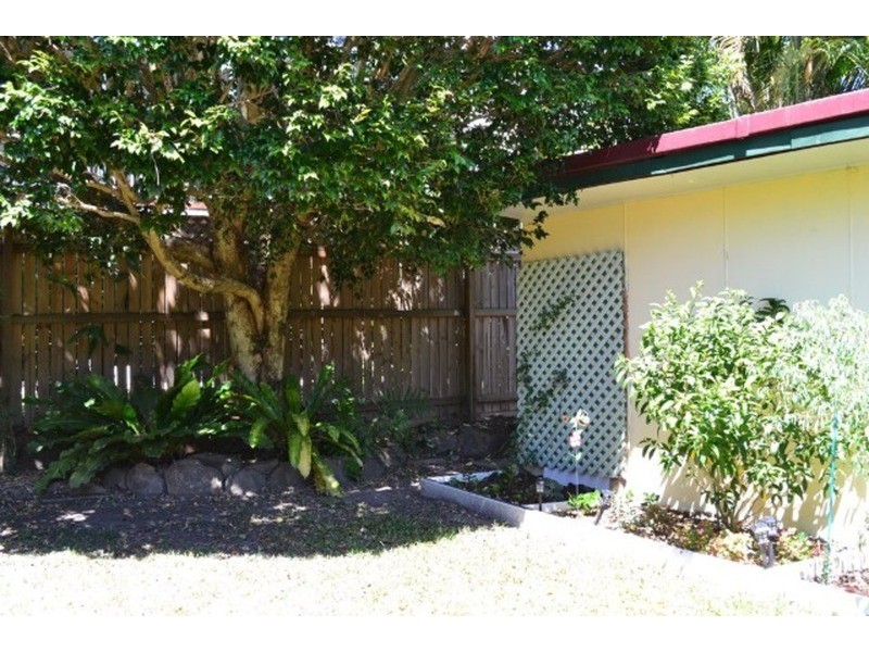 32 Lind Avenue, Southport QLD 4215