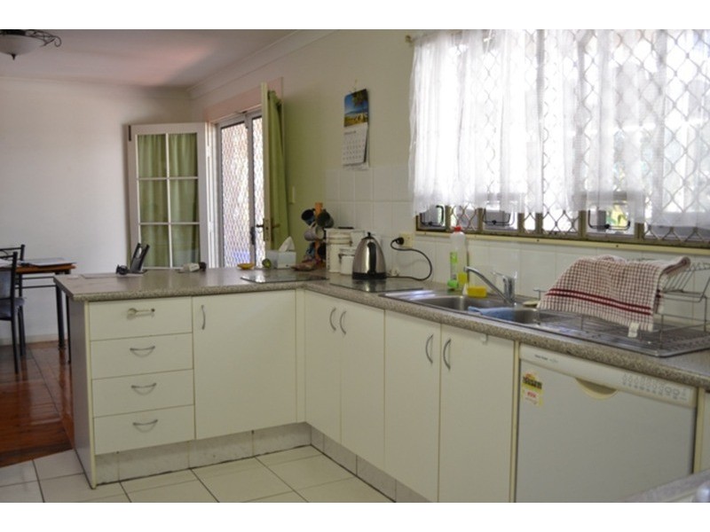 32 Lind Avenue, Southport QLD 4215