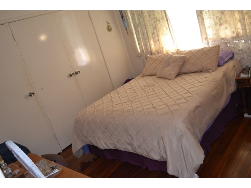 32 Lind Avenue, Southport QLD 4215