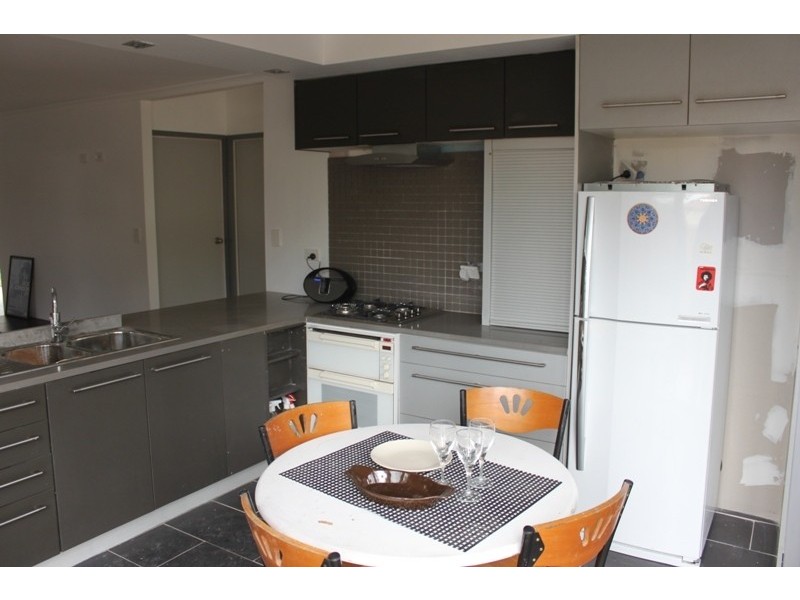 130 Falconer Street, Southport QLD 4215