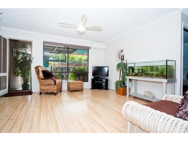 2/33 Telopea Street, Labrador QLD 4215