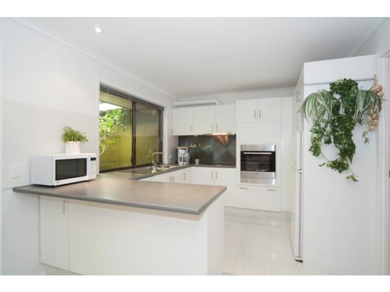 2/33 Telopea Street, Labrador QLD 4215