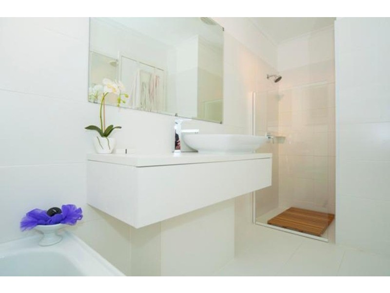 2/33 Telopea Street, Labrador QLD 4215