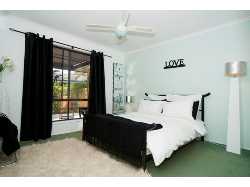 2/33 Telopea Street, Labrador QLD 4215