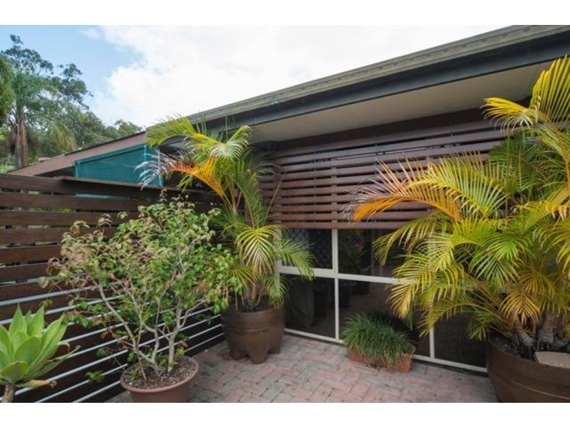 2/33 Telopea Street, Labrador QLD 4215
