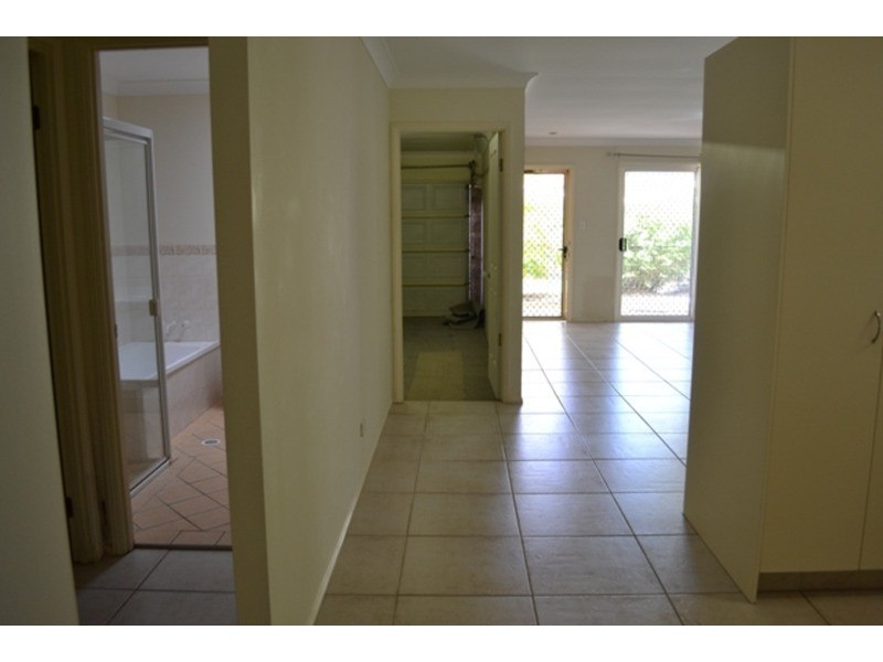 1/5 Tanias Place, Labrador QLD 4215