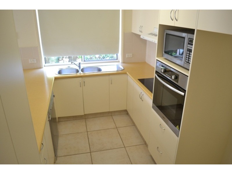 1/5 Tanias Place, Labrador QLD 4215