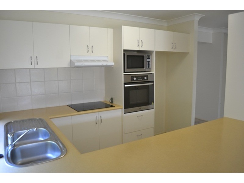 1/5 Tanias Place, Labrador QLD 4215