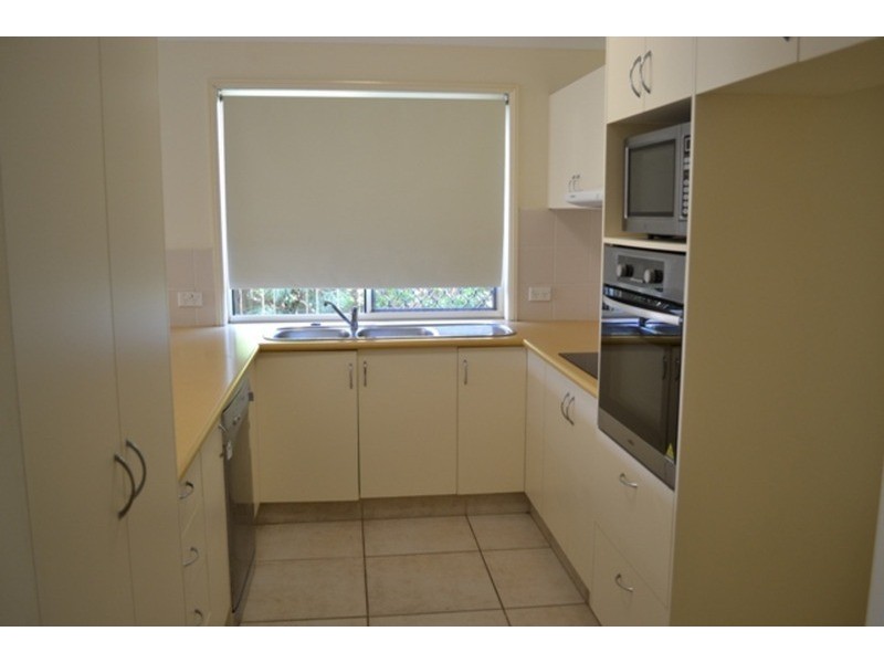 1/5 Tanias Place, Labrador QLD 4215