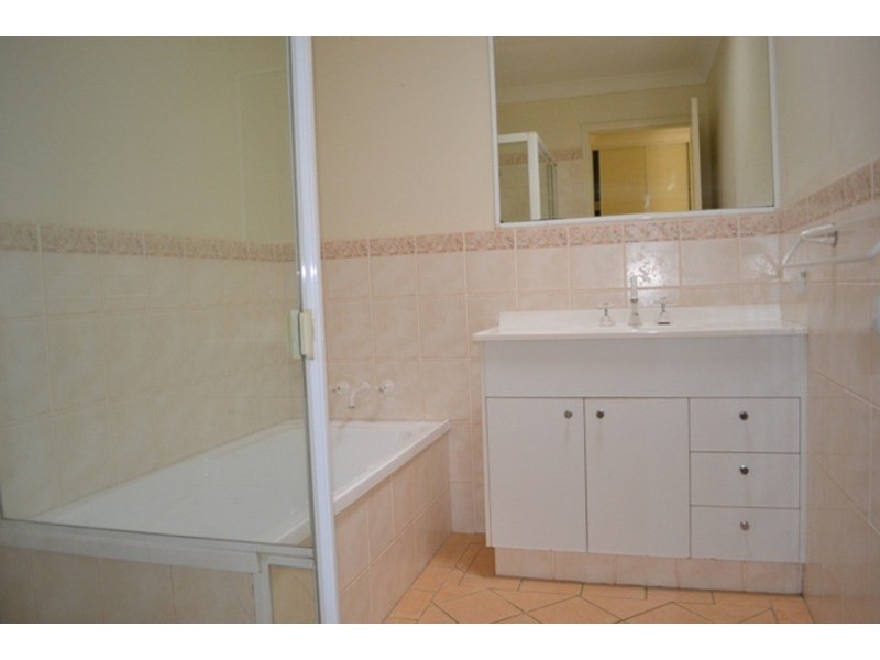 1/5 Tanias Place, Labrador QLD 4215