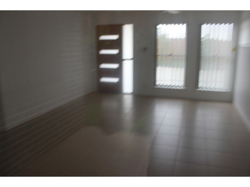 1/6 Fourth Avenue, Labrador QLD 4215