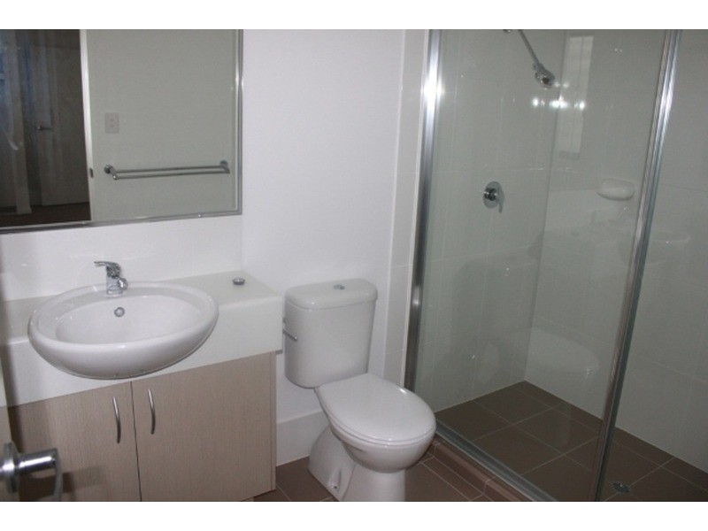 1/6 Fourth Avenue, Labrador QLD 4215