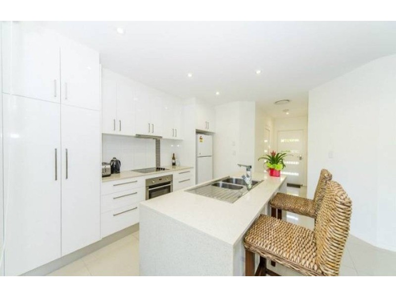 1/7 Penrock Parade, Labrador QLD 4215