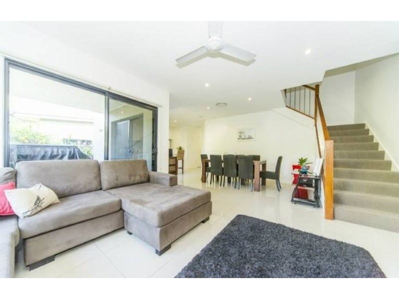 1/7 Penrock Parade, Labrador QLD 4215