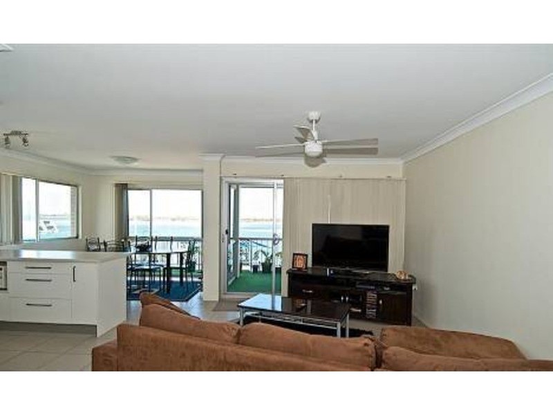 10/294 Marine Parade, Labrador QLD 4215