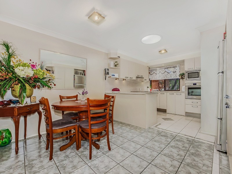 2/14 Burwood Court, Labrador QLD 4215