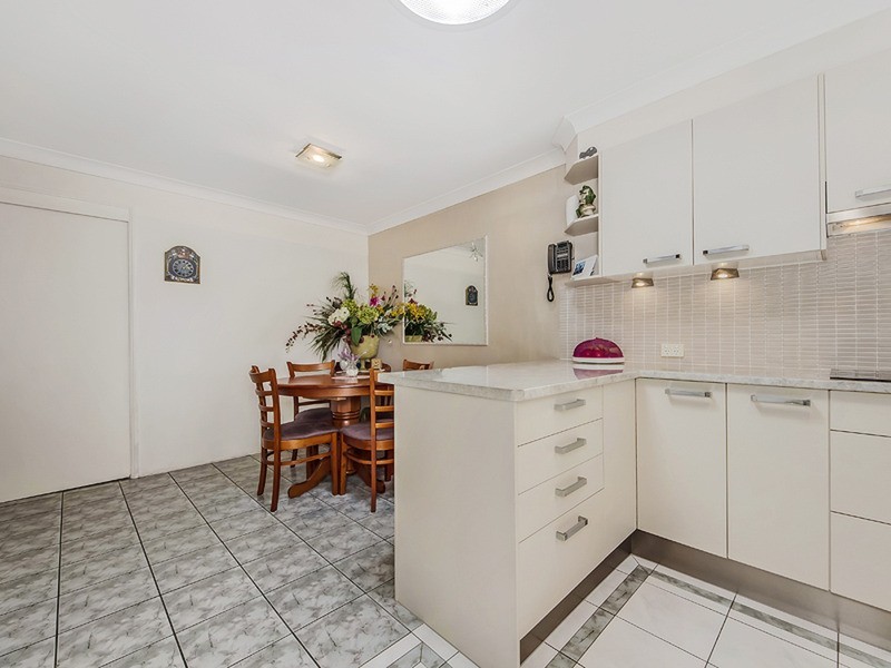 2/14 Burwood Court, Labrador QLD 4215