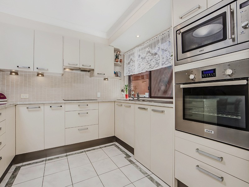 2/14 Burwood Court, Labrador QLD 4215