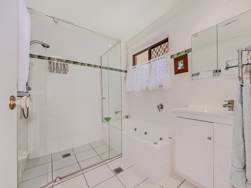 2/14 Burwood Court, Labrador QLD 4215