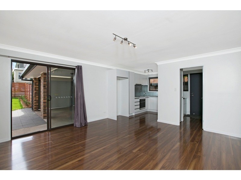 1/10 Shillito  Street, Southport QLD 4215