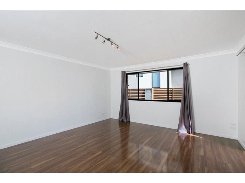 1/10 Shillito  Street, Southport QLD 4215