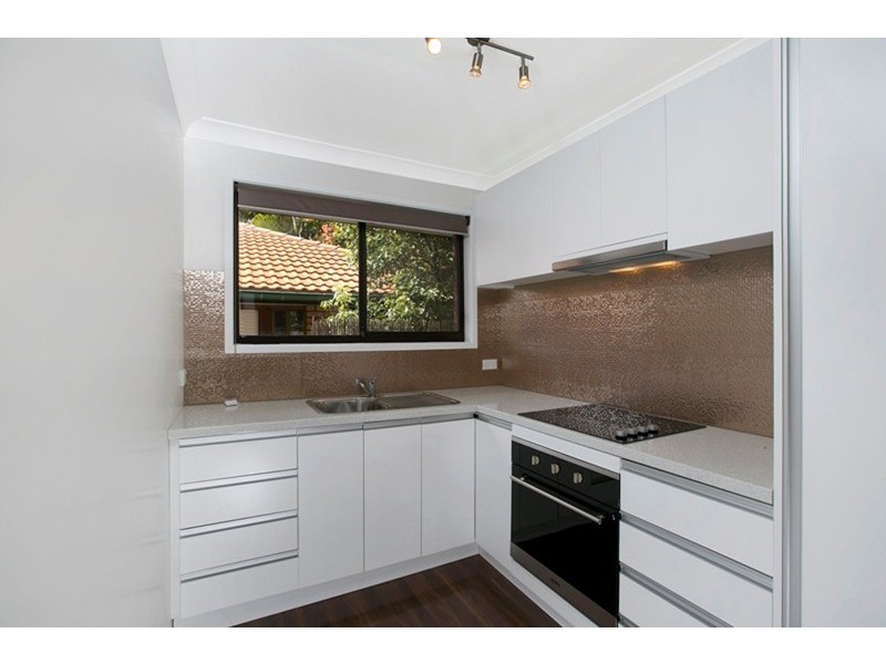 2/10 Shillito Street, Southport QLD 4215