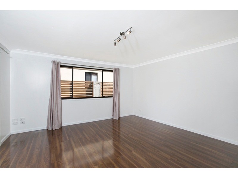 2/10 Shillito Street, Southport QLD 4215