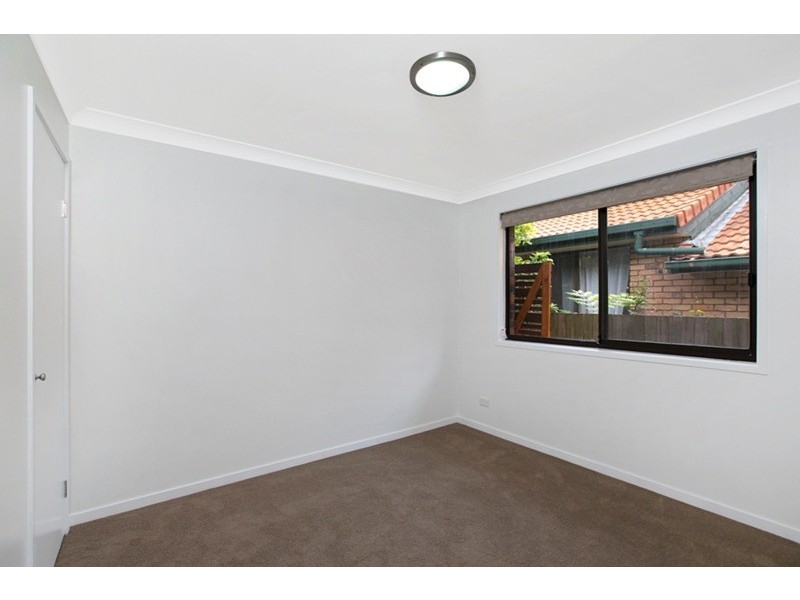 2/10 Shillito Street, Southport QLD 4215