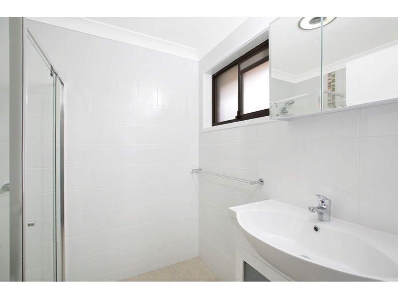 2/10 Shillito Street, Southport QLD 4215