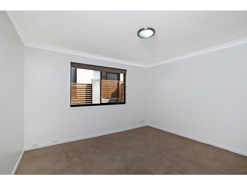 2/10 Shillito Street, Southport QLD 4215