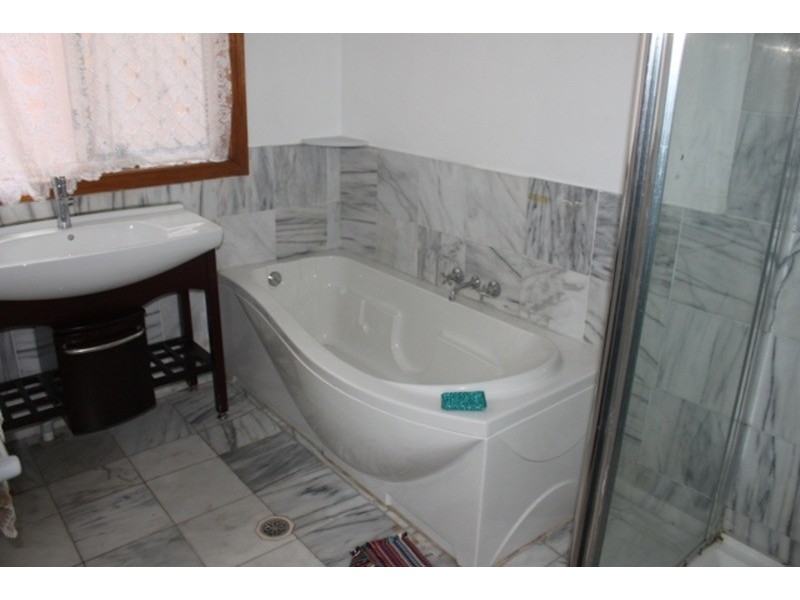 98 Ashmore Road, Bundall QLD 4217