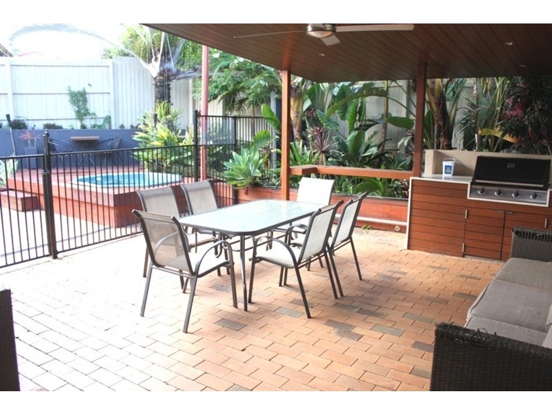 2/198 Whiting Street, Labrador QLD 4215