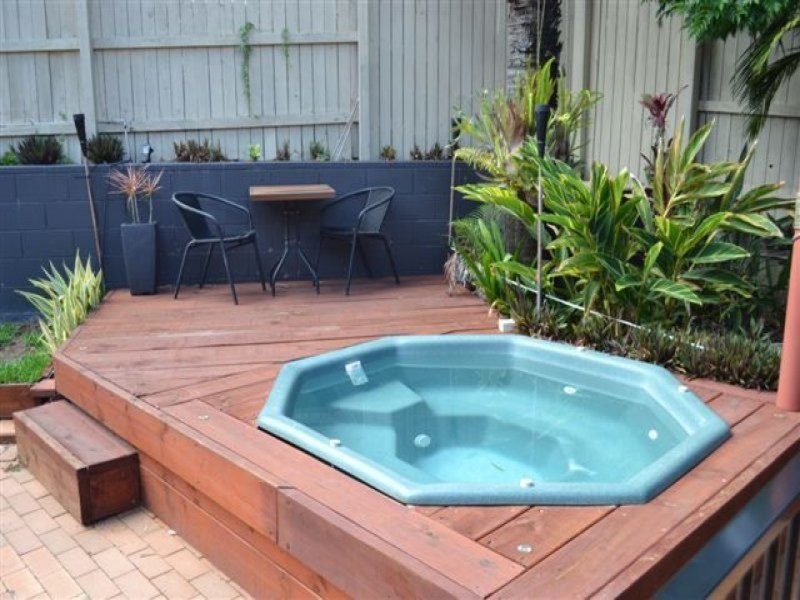 2/198 Whiting Street, Labrador QLD 4215