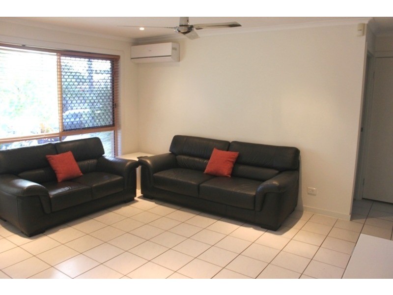 2/198 Whiting Street, Labrador QLD 4215