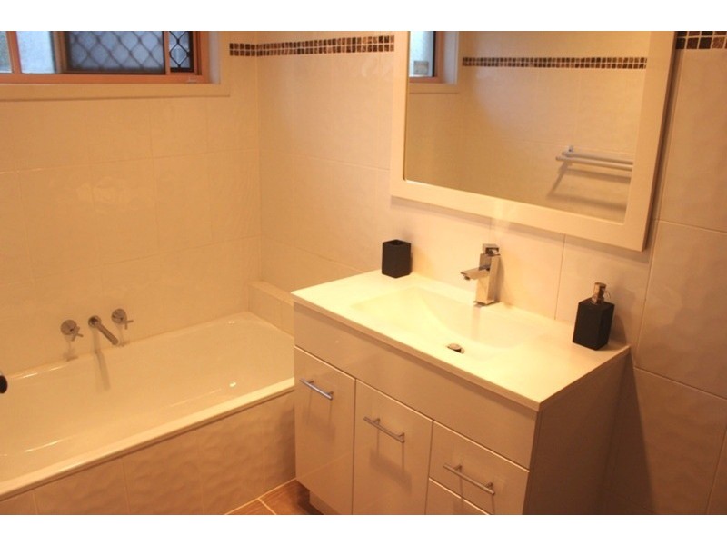 2/198 Whiting Street, Labrador QLD 4215