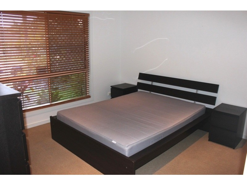 2/198 Whiting Street, Labrador QLD 4215