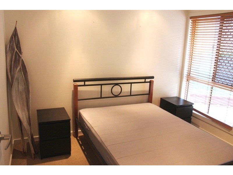 2/198 Whiting Street, Labrador QLD 4215