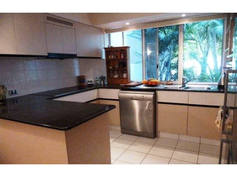 2/76 Chichester Street, Arundel QLD 4214