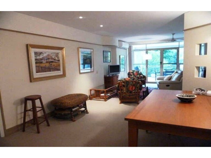 2/76 Chichester Street, Arundel QLD 4214