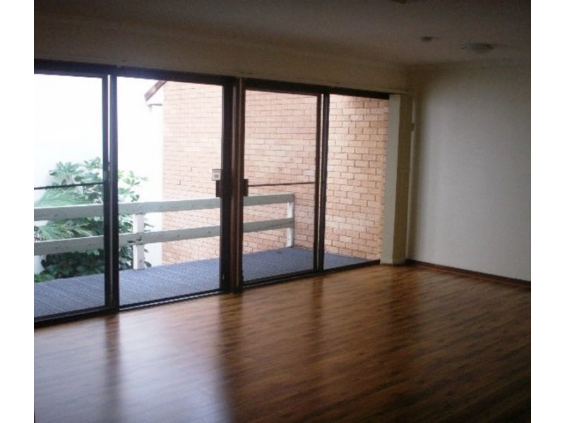 8/28a Marine Parade, Southport QLD 4215