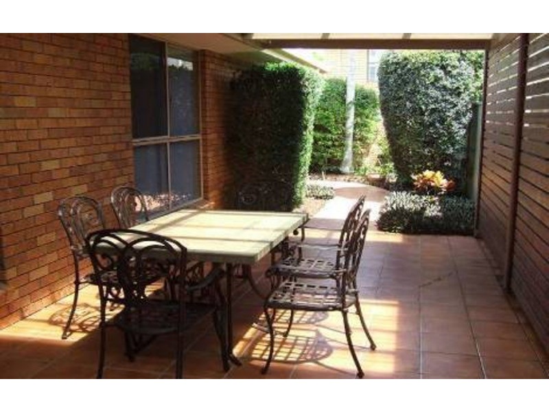 12 Brighton  Parade, Southport QLD 4215