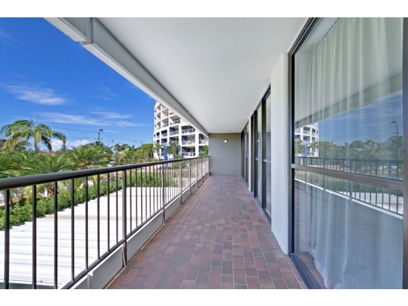 1b/114 Marine Parade, Southport QLD 4215