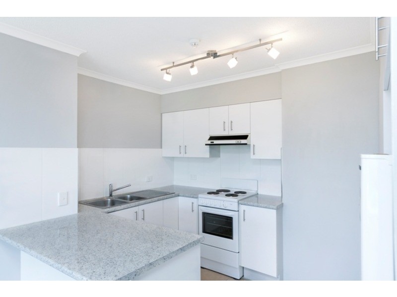 1b/114 Marine Parade, Southport QLD 4215