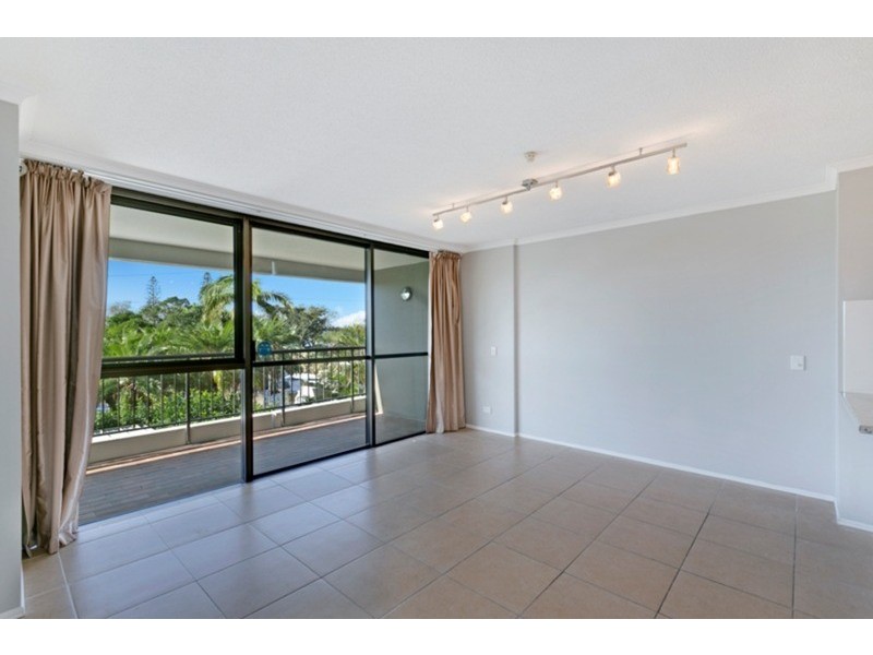 1b/114 Marine Parade, Southport QLD 4215