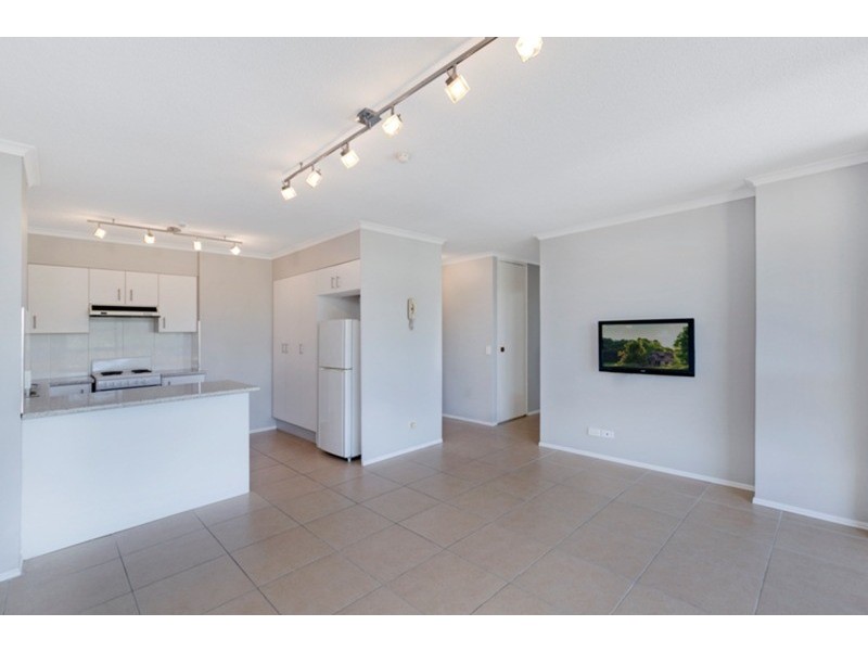 1b/114 Marine Parade, Southport QLD 4215