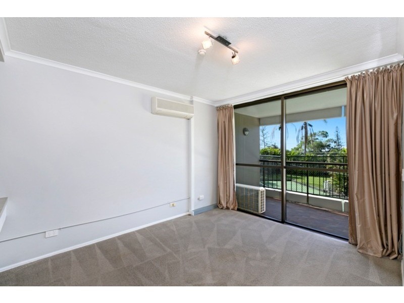 1b/114 Marine Parade, Southport QLD 4215