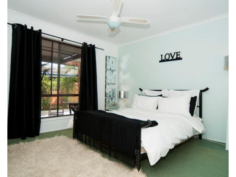 2/33 Telopea Street, Labrador QLD 4215