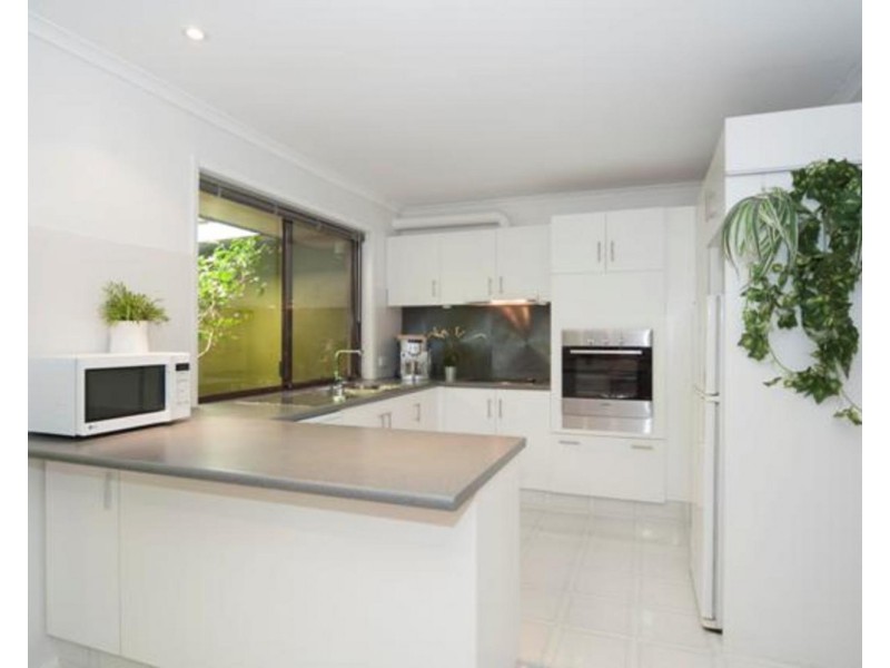 2/33 Telopea Street, Labrador QLD 4215